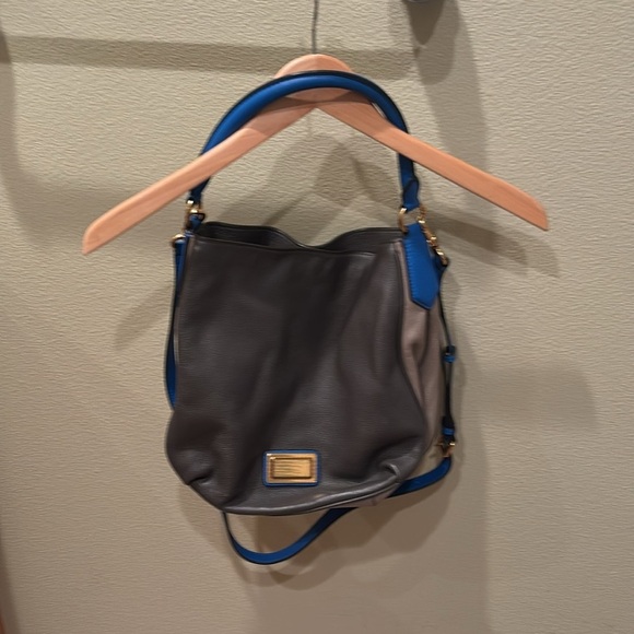 Marc by Marc Jacobs woman's leather dark grey tan and blue purse. - Picture 3 of 15